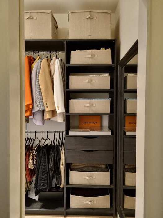 Organiserad garderob.